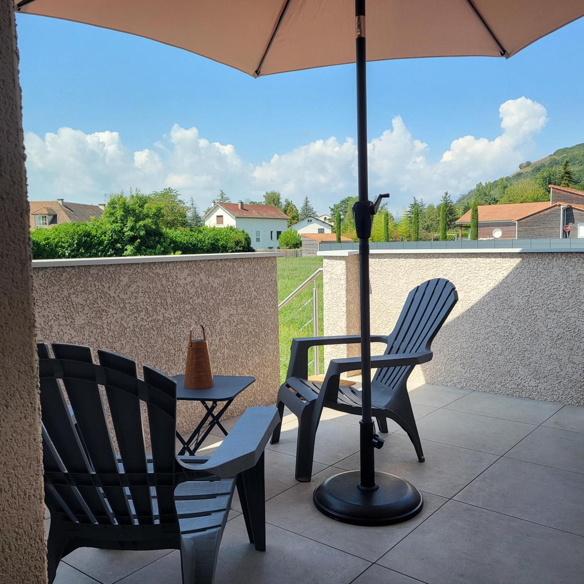 Le Nid Du Bosquet Apartamento Issoire Exterior foto